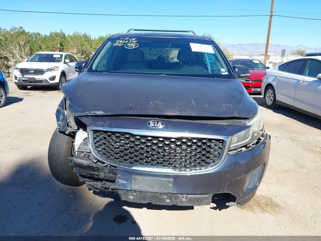 KNDMB5C19F6070678 KIA SEDONA LX