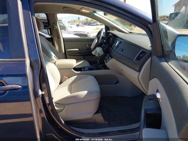 KNDMB5C19F6070678 KIA SEDONA LX