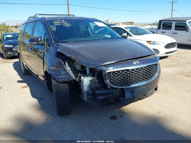 KNDMB5C19F6070678 KIA SEDONA LX