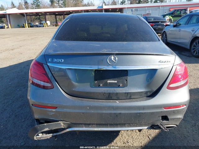 WDDZF4KB1HA049554 Mercedes-Benz E 300 4matic