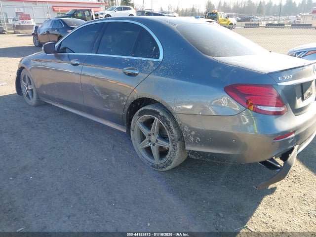 WDDZF4KB1HA049554 Mercedes-Benz E 300 4matic