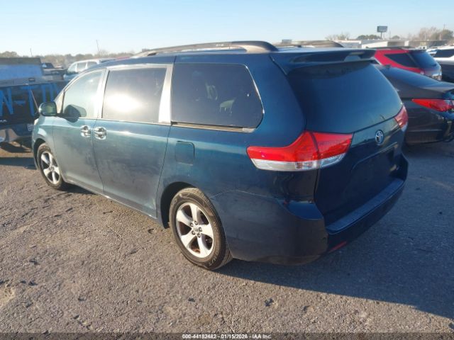 2011 TOYOTA SIENNA 5TDKK3DC8BS058964 Photo 2