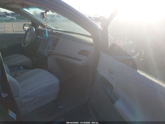 2011 TOYOTA SIENNA 5TDKK3DC8BS058964 Photo 4