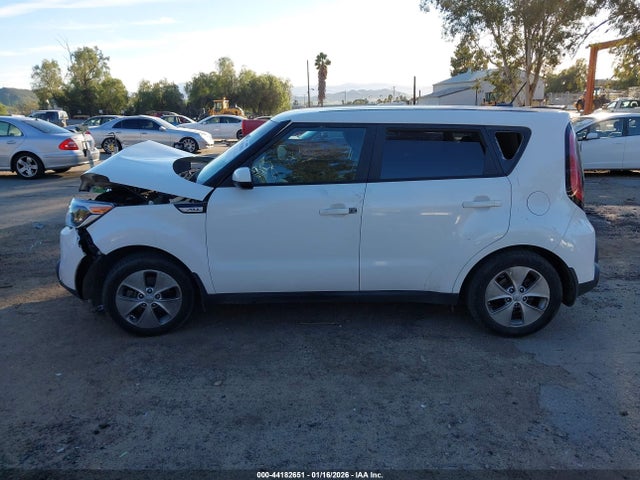 KIA Soul 2015 KNDJN2A24F7151263 Image 13