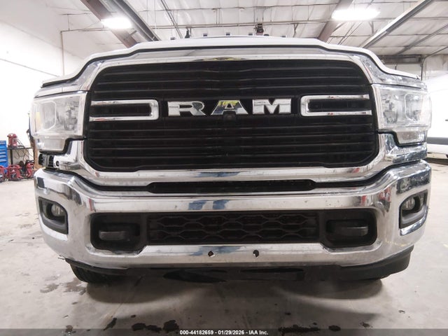 2021 Ram 3500 Big Horn  4x4 8' Box მანქანა იყიდება აუქციონზე, vin: 3C63RRHL4MG536870, აუქციონის ნომერი: 44182659