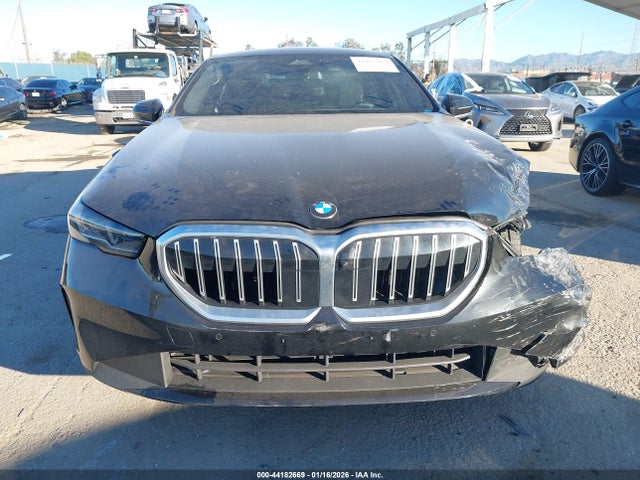 2025 Bmw 530i მანქანა იყიდება აუქციონზე, vin: WBA43FJ08SCU32067, აუქციონის ნომერი: 44182669