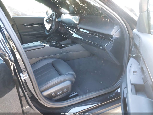 2025 Bmw 530i მანქანა იყიდება აუქციონზე, vin: WBA43FJ08SCU32067, აუქციონის ნომერი: 44182669