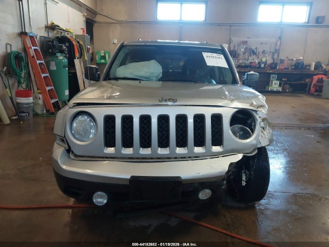 1C4NJRFB9ED585600 Jeep Patriot Latitude