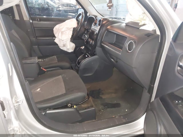 1C4NJRFB9ED585600 Jeep Patriot Latitude