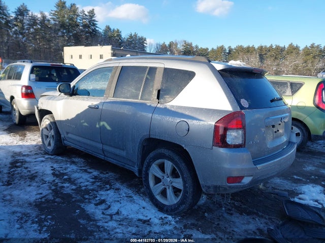 2015 JEEP COMPASS 1C4NJDEB7FD371033 Photo 2