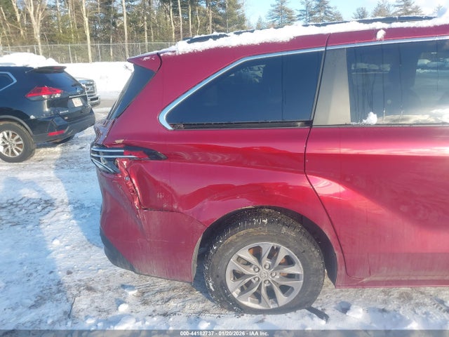 5TDJSKFC9NS048709 Toyota SIENNA XLE