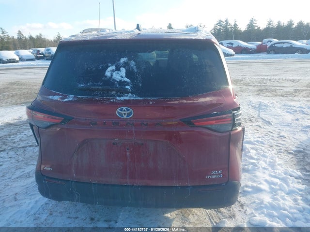 5TDJSKFC9NS048709 Toyota SIENNA XLE