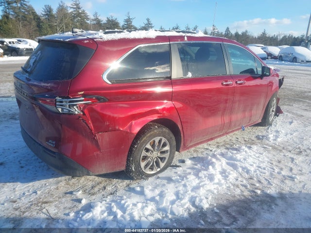 5TDJSKFC9NS048709 Toyota SIENNA XLE