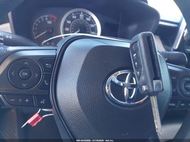 44182856 :رقم المزاد ، 5YFEPMAE3MP188155 vin ، 2021 Toyota Corolla Le مزاد بيع