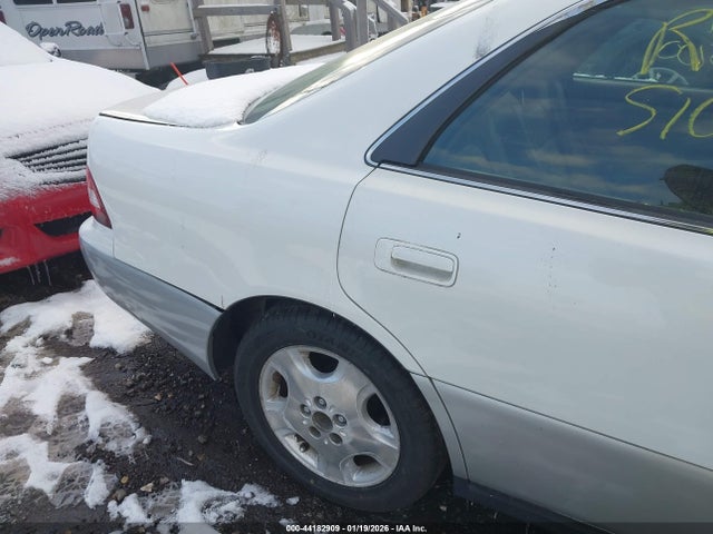 44182909 :رقم المزاد ، JT8BF28G1Y0275777 vin ، 2000 Lexus Es 300 مزاد بيع