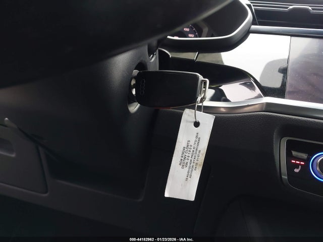 Продажа на аукционе авто 2019 Audi Q3 2.0t Premium, vin: WA1AECF3XK1081900, номер лота: 44182962