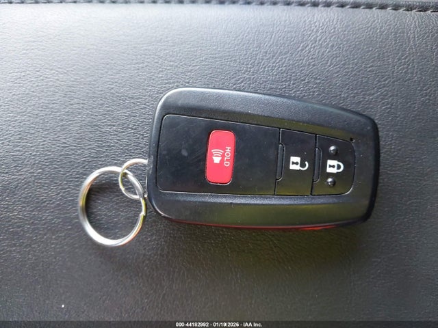 JTDKARFU7J3058756 Toyota Prius Four