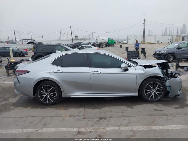 4T1G11AK9NU700435 Toyota CAMRY SE