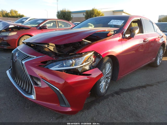 Lexus ES 300H 2019 JTHB21B15K2028204 Image 2