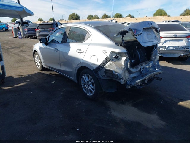 3MYDLBYV1JY325348 Toyota YARIS IA