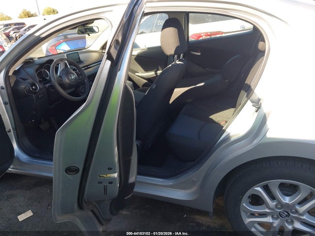 3MYDLBYV1JY325348 Toyota YARIS IA