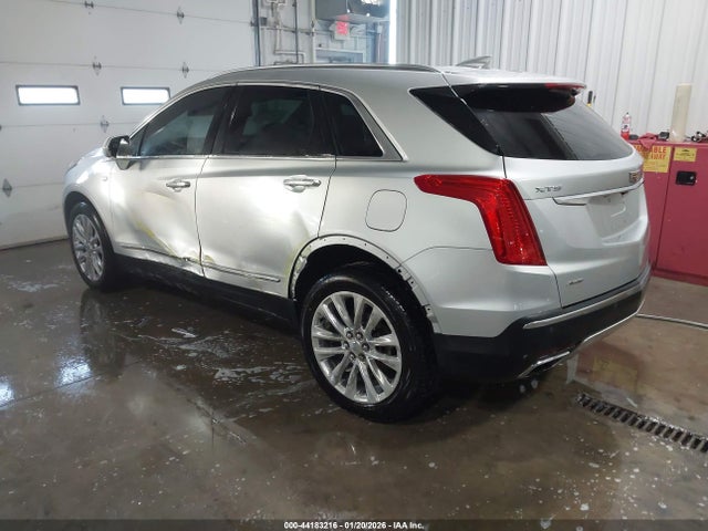 2017 CADILLAC XT5 1GYKNFRS8HZ121703 Photo 2