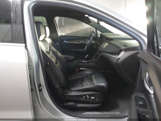 2017 CADILLAC XT5 1GYKNFRS8HZ121703 Photo 4