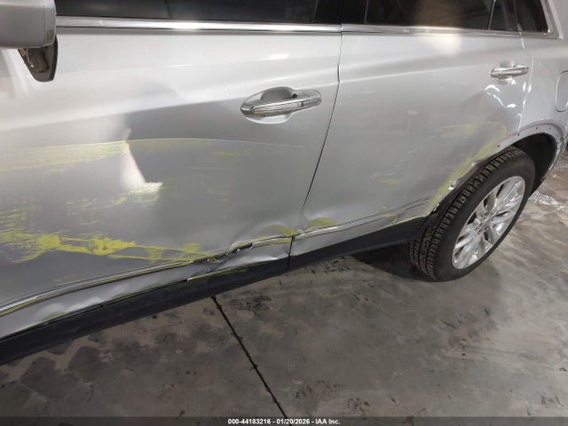 2017 CADILLAC XT5 1GYKNFRS8HZ121703 Photo 5