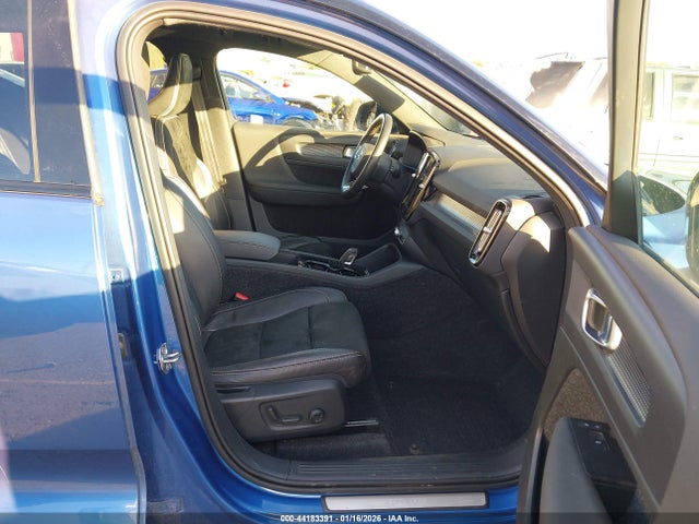2021 VOLVO XC40 RECHARGE PURE ELECTRIC YV4ED3UR7M2525410 Photo 4