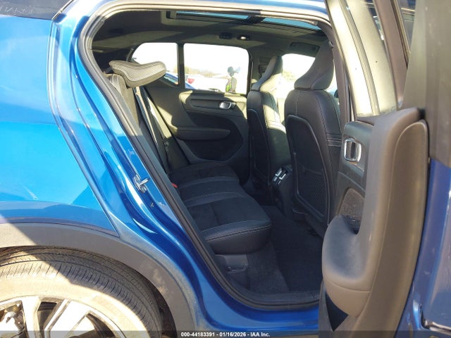 2021 VOLVO XC40 RECHARGE PURE ELECTRIC YV4ED3UR7M2525410 Photo 7