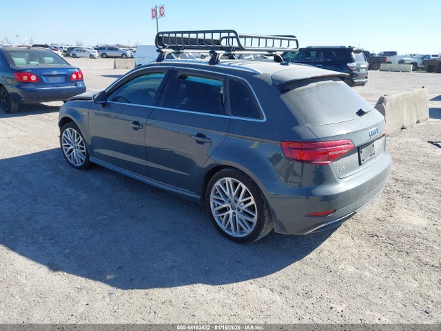2018 AUDI A3 E-TRON WAUTPBFF3JA070228 Photo 2