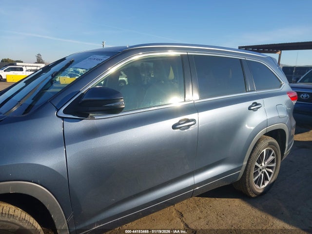 5TDKZRFH0HS524774 Toyota Highlander Xle