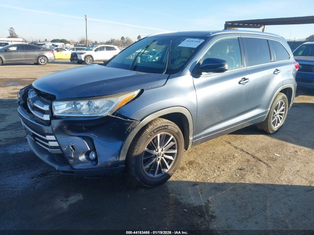 5TDKZRFH0HS524774 Toyota Highlander Xle