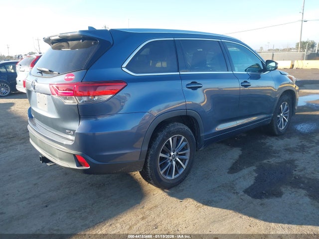 5TDKZRFH0HS524774 Toyota Highlander Xle