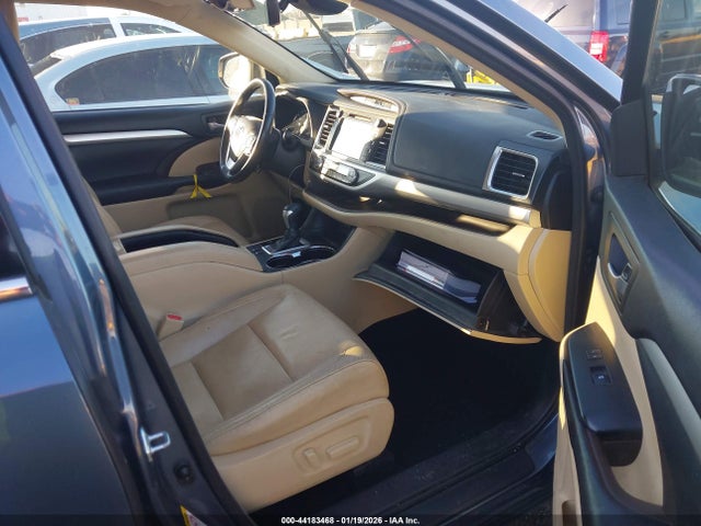 5TDKZRFH0HS524774 Toyota Highlander Xle