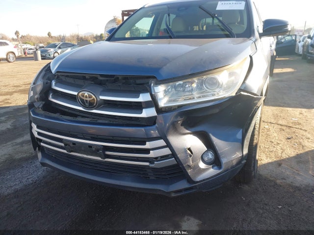 5TDKZRFH0HS524774 Toyota Highlander Xle