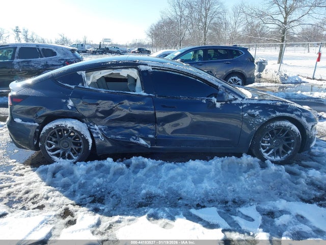Продажа на аукционе авто 2026 Tesla Model 3 Premium Rear-wheel Drive, vin: 5YJ3E1EA9TF121363, номер лота: 44183527