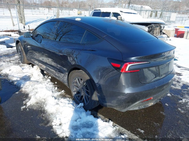 2026 TESLA MODEL 3 5YJ3E1EA9TF121363 Photo 2