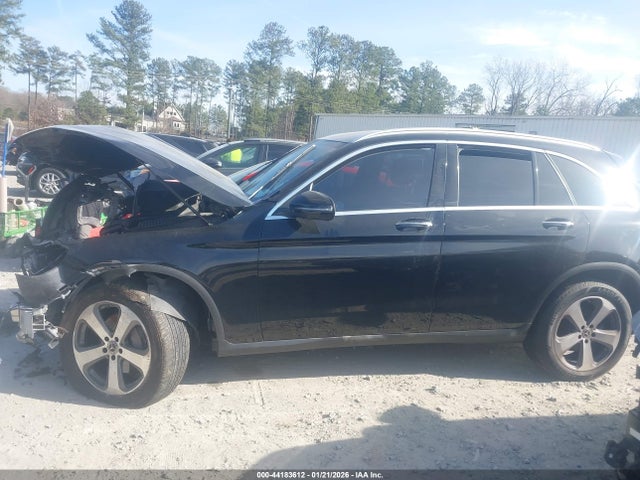 44183612 :رقم المزاد ، W1N0G8EB5NV395946 vin ، 2022 Mercedes-benz Glc 300 4matic Suv مزاد بيع