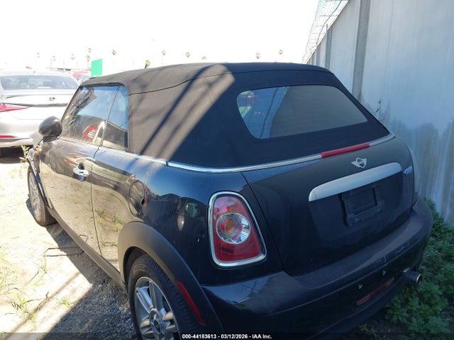 2015 MINI CONVERTIBLE WMWZN3C59FT266834 Photo 2