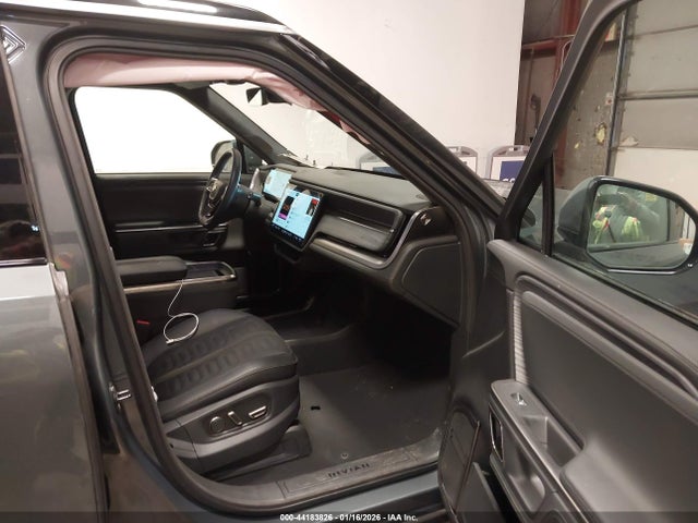 Rivian R1s Adventure 2023 7PDSGABA1PN013944 Image 5
