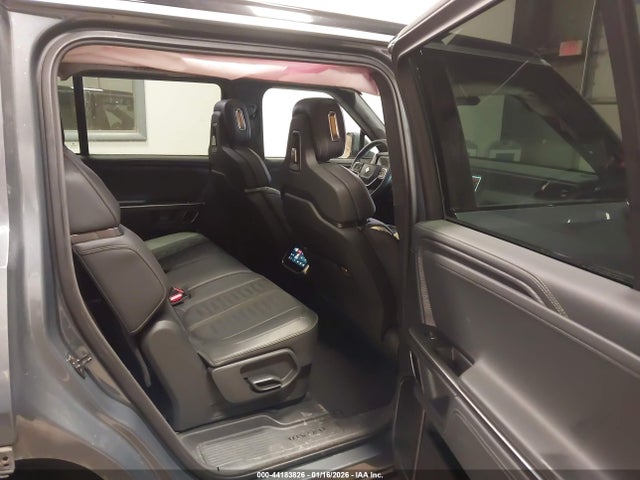 Rivian R1s Adventure 2023 7PDSGABA1PN013944 Image 8