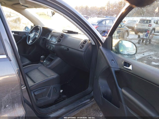 WVGBV7AX9FW537014 Volkswagen TIGUAN SE