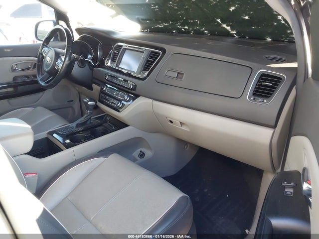 KNDMC5C1XH6337827 KIA Sedona Sx