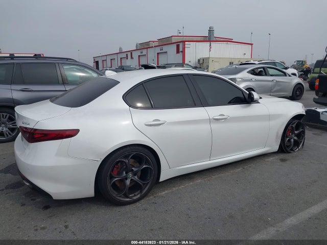 Aukcja sprzedaży 2018 Alfa Romeo Giulia Ti Sport Rwd, vin: ZARFAECNXJ7564913, numer aukcji: 44183923