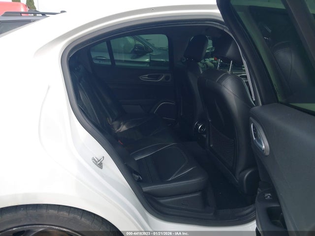 Aukcja sprzedaży 2018 Alfa Romeo Giulia Ti Sport Rwd, vin: ZARFAECNXJ7564913, numer aukcji: 44183923
