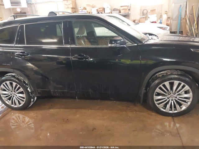 5TDKDRBH6RS566985 Toyota Highlander Platinum