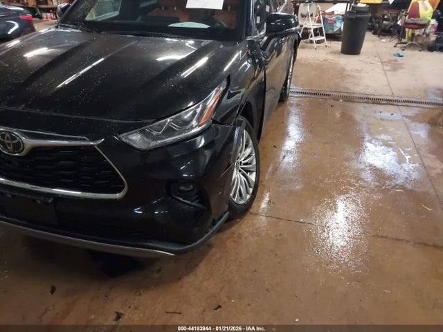 5TDKDRBH6RS566985 Toyota Highlander Platinum