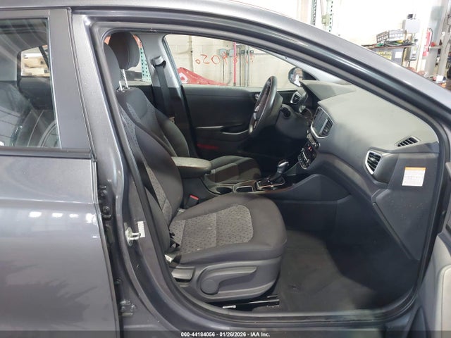 2017 HYUNDAI IONIQ HYBRID KMHC65LC3HU030625 Photo 4