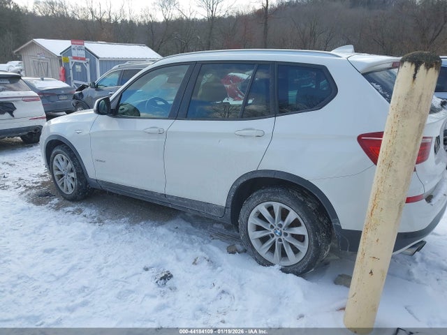 2017 BMW X3 5UXWX9C5XH0T06148 Photo 2